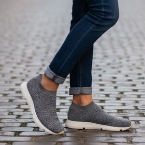 Vince Theroux Marled Gray Knit Slip-On Sneakers Women’s Size 8.5